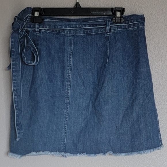 MADEWELL Raw-Hem Mini Wrap Skirt in Cardiff Wash/Size 14. - Picture 2 of 12